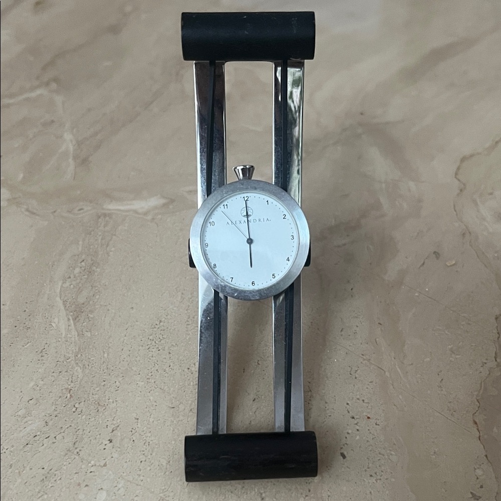 Vintage Alexandria Desk/Mantel Clock Designed Distinctive Contemporary/Art Deco
